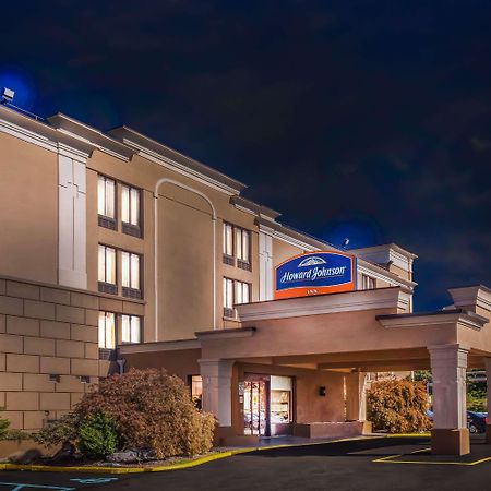 Howard Johnson By Wyndham Suffern Esterno foto