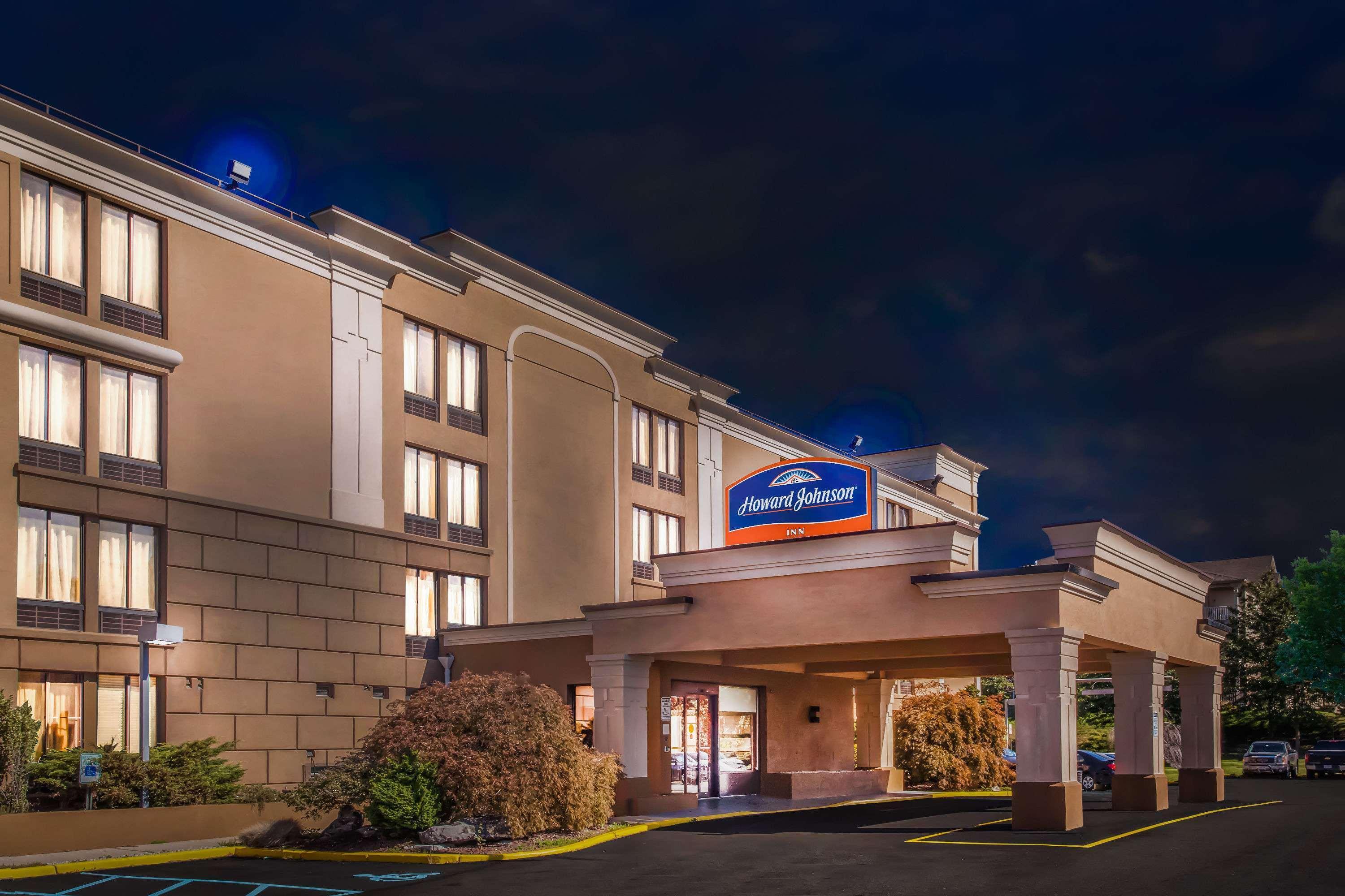 Howard Johnson By Wyndham Suffern Esterno foto