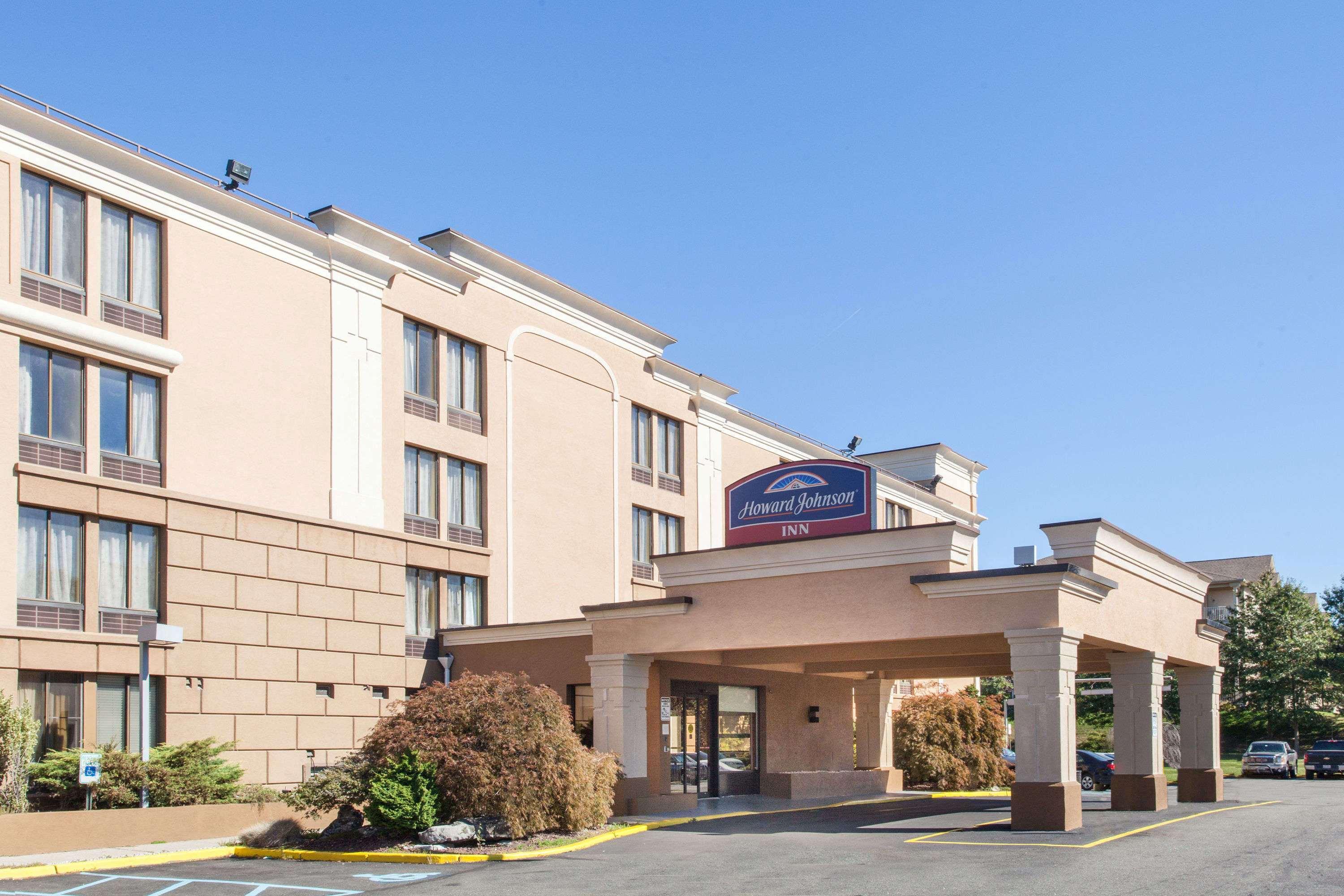 Howard Johnson By Wyndham Suffern Esterno foto