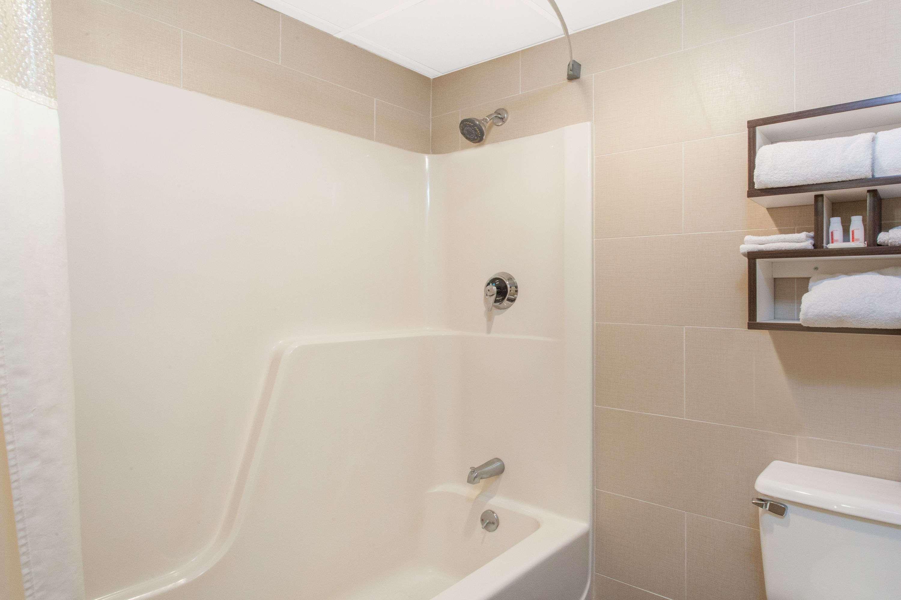 Howard Johnson By Wyndham Suffern Esterno foto