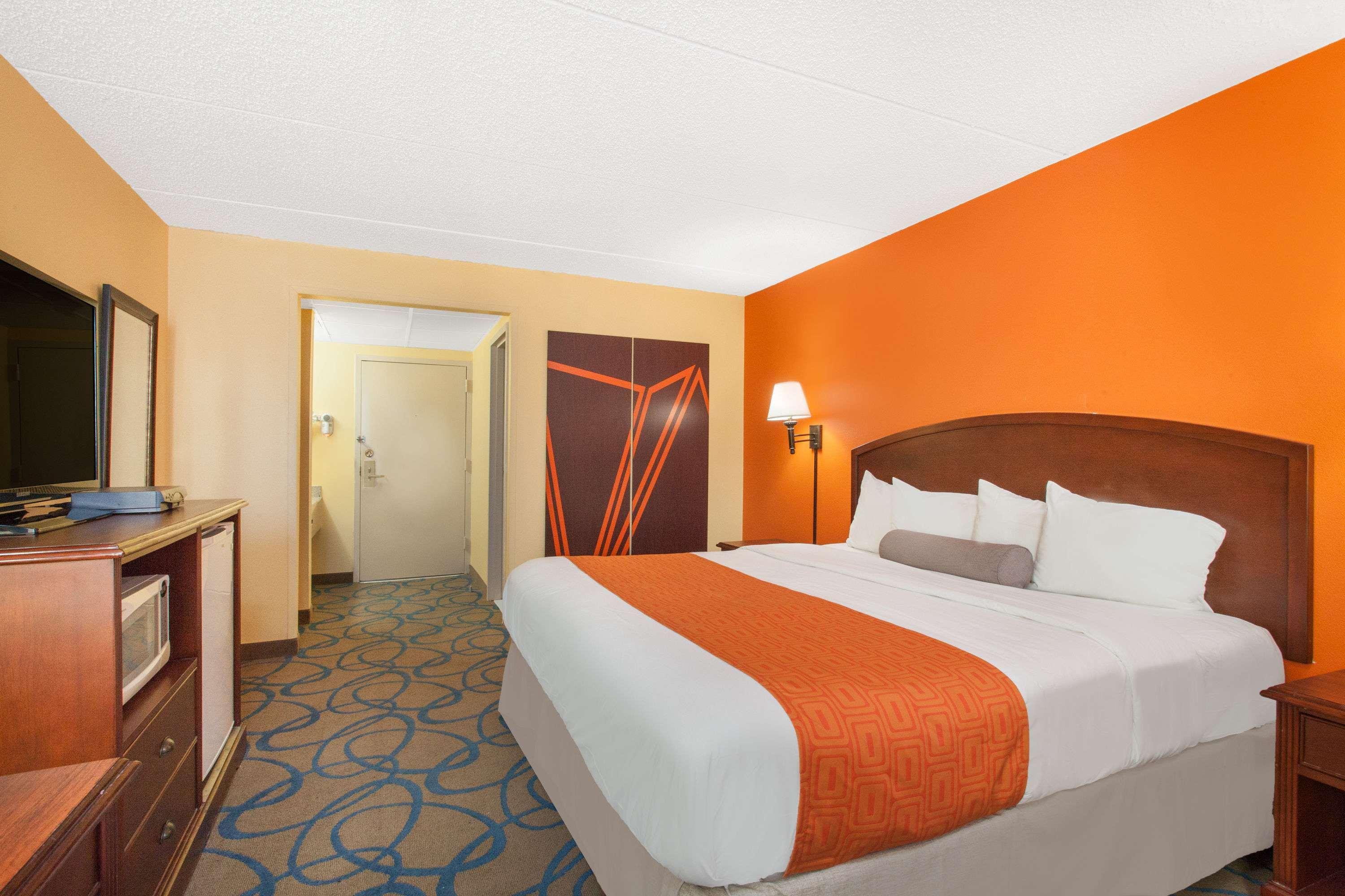Howard Johnson By Wyndham Suffern Esterno foto
