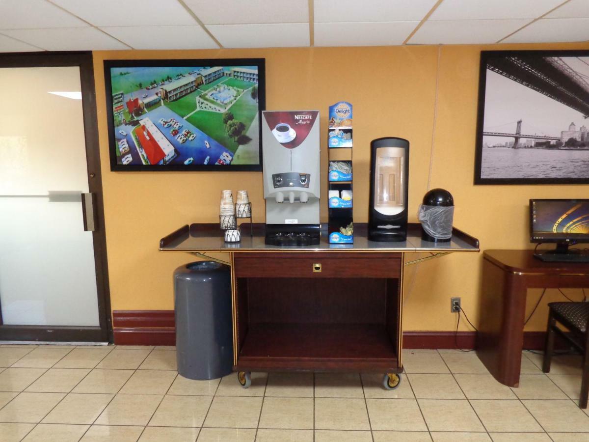 Howard Johnson By Wyndham Suffern Esterno foto