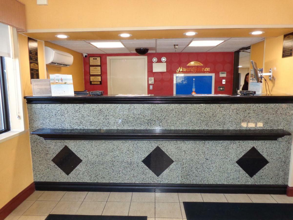 Howard Johnson By Wyndham Suffern Esterno foto