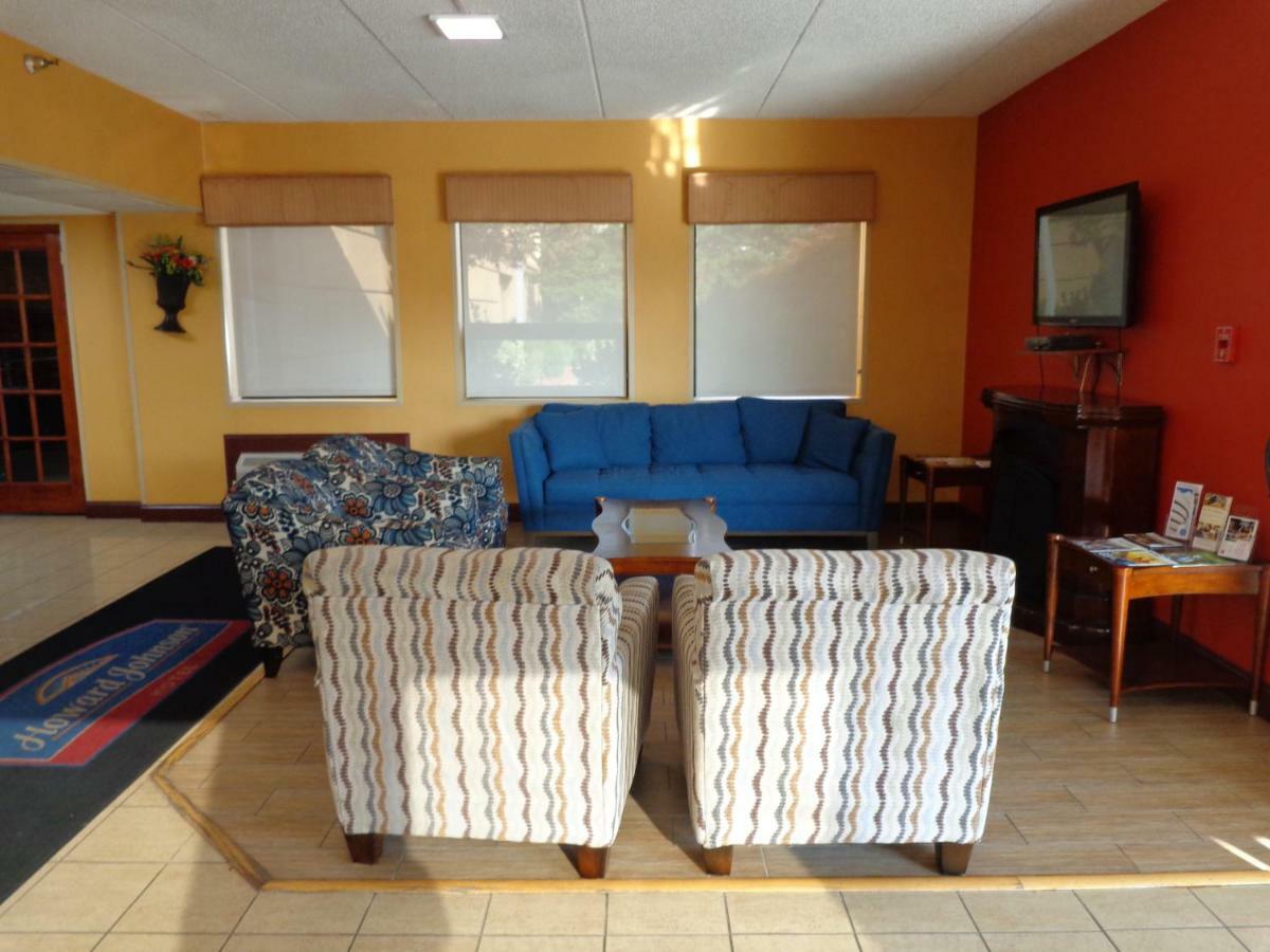 Howard Johnson By Wyndham Suffern Esterno foto