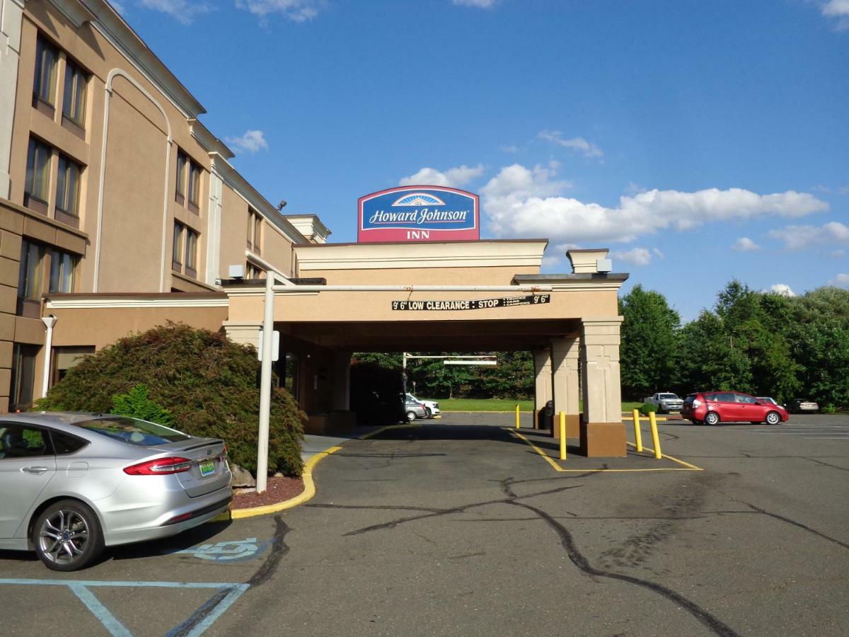 Howard Johnson By Wyndham Suffern Esterno foto
